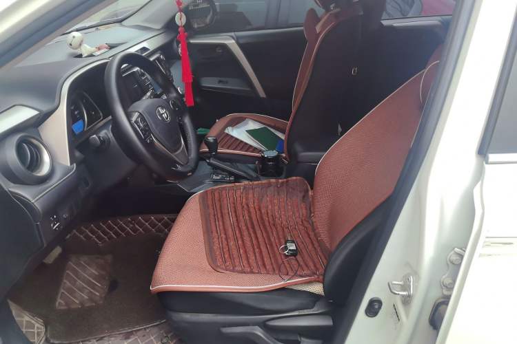 Used Toyota RAV4 2015 2.0L CVT Two-Wheel Drive Fashion Edition
