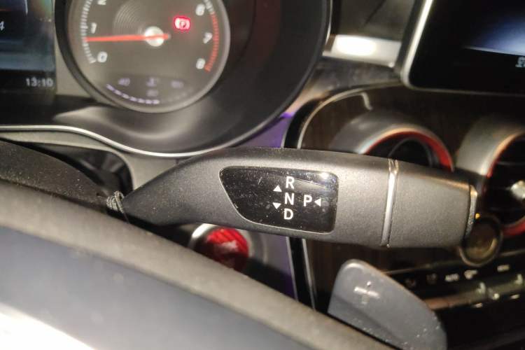 Used Mercedes-Benz GLC 2018 Facelift GLC 260 4MATIC Luxury Edition Gear Lever