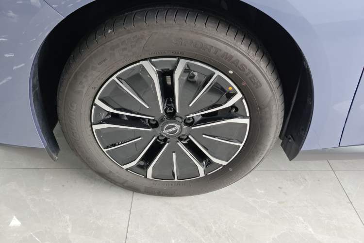 Used Nissan N6 2026 Model 180 Max Left Front Wheel Hub