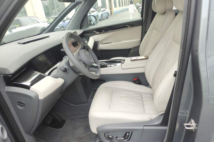 Used Zeekr 009 2024 Six-Seat Executive Version 4WD 108 kWh Left Front Seat