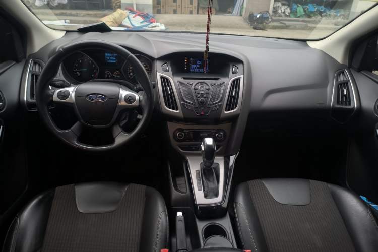 Used Ford Focus 2012 Sedan 1.6L Automatic Fashion Edition