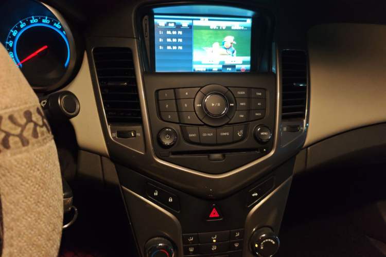 Used Chevrolet Cruze 2015 1.5L Classic SE MT Audio And AC Panel