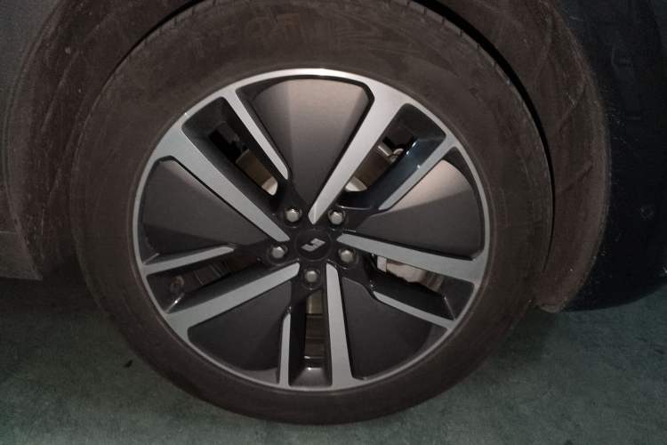 Used Li Auto L6 2024 Pro Model Right Front Wheel Hub