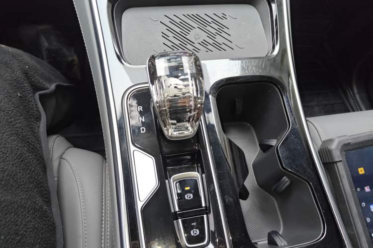 Used JAC Refine RF8 PHEV 2024 Zhiling Edition 1.5T 150KM Flagship Model – Lithium Iron Phosphate
