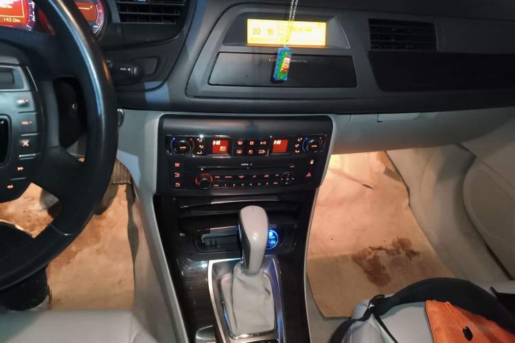 Used Citroen C5 2013 2.3L Automatic Zunyu Model Audio And AC Panel