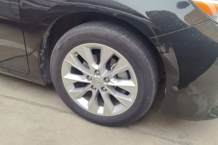 Used Lexus ES 2014 300h Luxury Edition