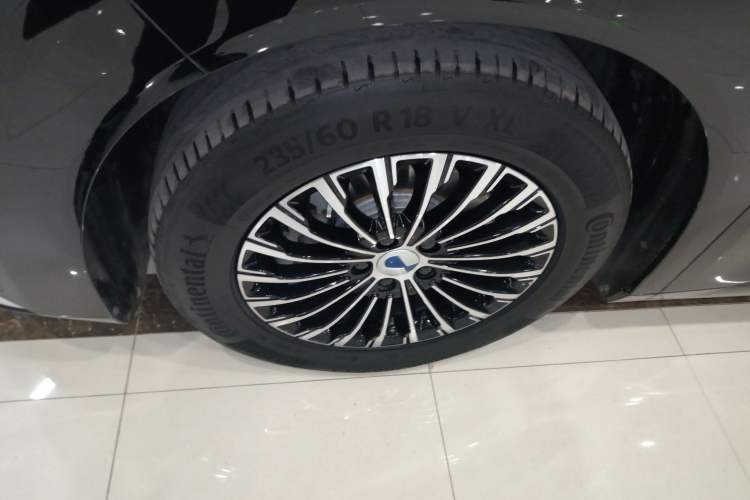 Used Denza D9 2024 DM-i 980 Four-Wheel Drive Prestige Model
