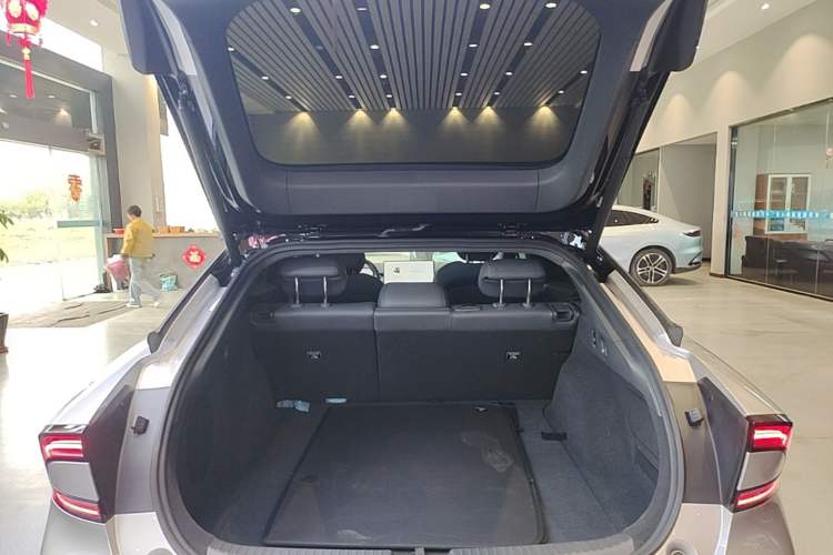 Used XPeng P7+ 2024 Ultra-Long Range Max Trunk