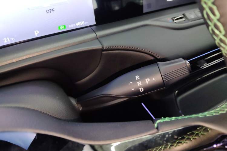 Used VOYAH FREE 2025 318 259 km All-Wheel-Drive Exploration Edition
