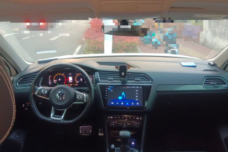 Used Volkswagen Tiguan L 2021 330TSI Automatic Two-Wheel Drive R-Line Enhanced Edition Center Console