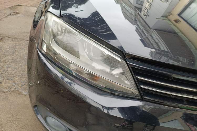 Used Volkswagen Sagitar 2012 1.6L Manual Comfort Model Right Front Headlight