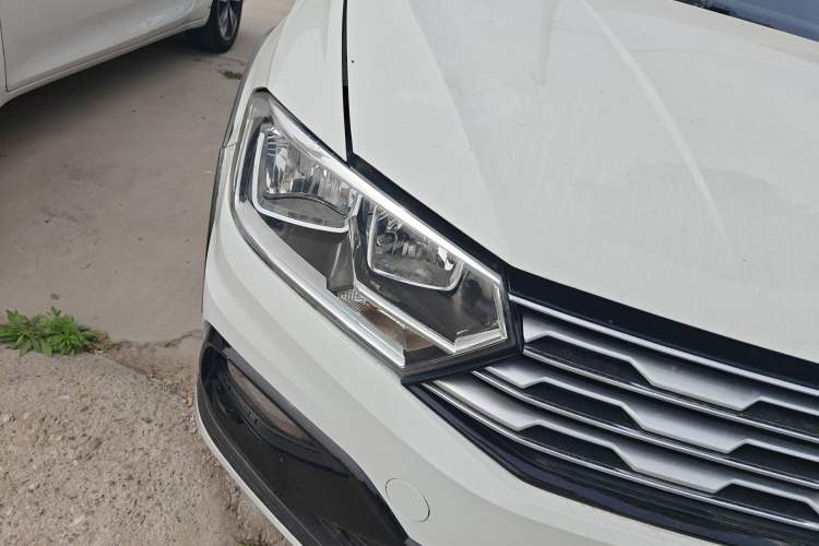 Used Volkswagen C-TREK 2018 1.5L Manual Fashion Model