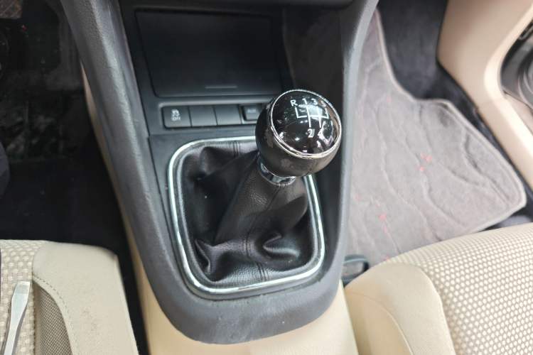 Used Volkswagen Golf 2011 1.4 TSI Manual Comfort Edition Gear Lever