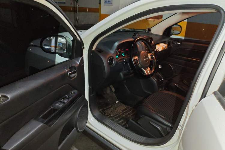 Used Jeep Compass 2012 2.0L two-wheel drive sport version