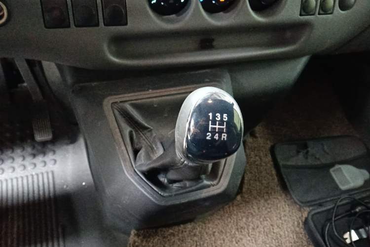 Used JMC Transit 2019 2.8T Commercial Version Long Wheelbase Mid-Roof 6-Seater Rear Single Tire China VI Emission Standard – JX493