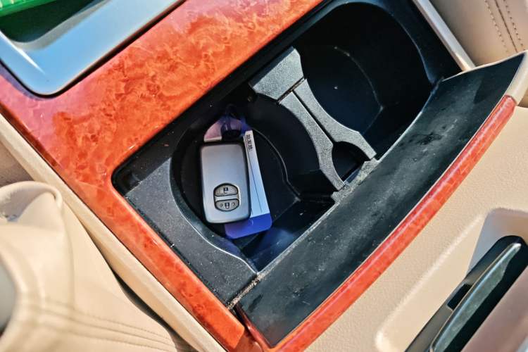 Used Toyota Land Cruiser 2015 4.0L 8-Seater Middle East Version
