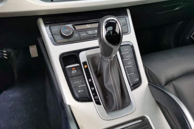 Used Geely Auto Emgrand X7 Sport 2018 1.8TD Automatic Two-Wheel Drive Zhiya Model