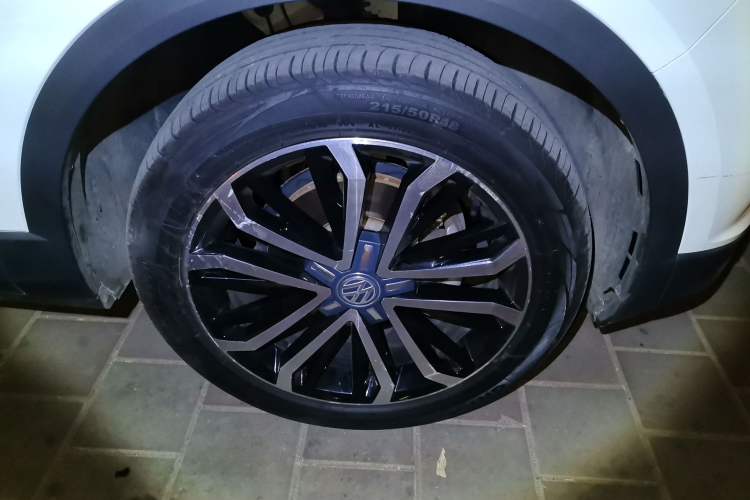 Used Volkswagen T-ROC 2018 280TSI DSG Two-Wheel-Drive Comfort Version China V Standard Right Front Wheel Hub