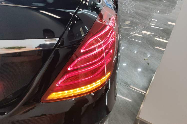 Used Mercedes-Benz S-Class 2014 S 320 L Business Model Right Rear Taillight