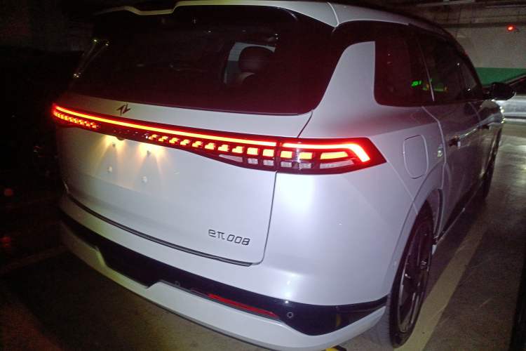 Used Dongfeng eπ eπ008 2024 210Max Range-Extended Version 6 Seats Exterior 5