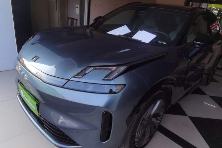 Used Lynk & Co 08 EM-P 2025 220 km All-Wheel-Drive Performance Halo