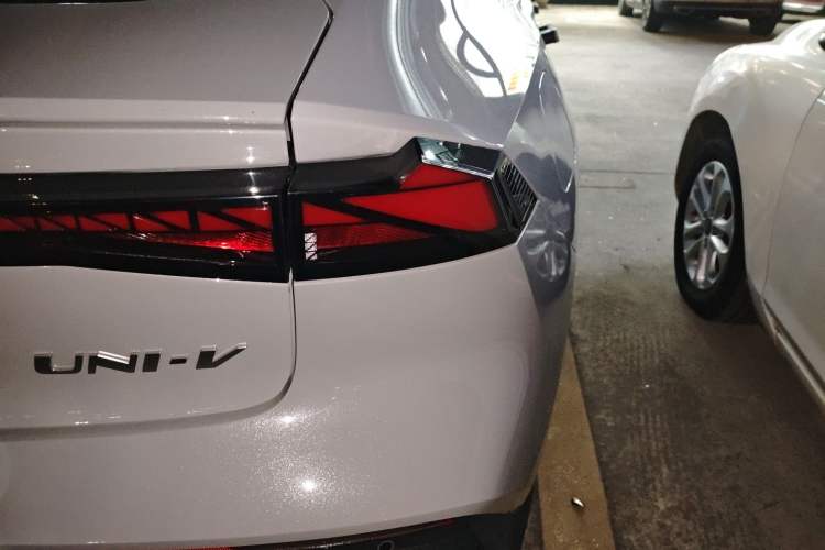 Used Changan UNI-V iDD 2023 Zhidian iDD 1.5T 113km Smart & Fun Version (Rapid Edition)