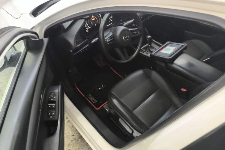 Used Mazda 3 Axela 2020 1.5L Automatic Luxury Version Driver Seat