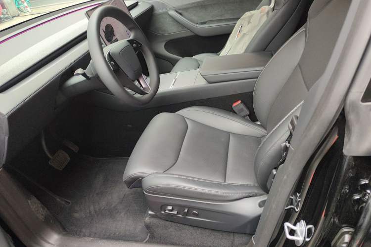 Used Tesla Model Y L 2025 Model Long-Range All-Wheel-Drive Version
