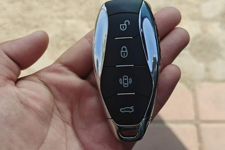 Used Hongqi HS7 PHEV 2024 2.0T PHEV Four-Wheel-Drive Flagship Edition 6 Seats
