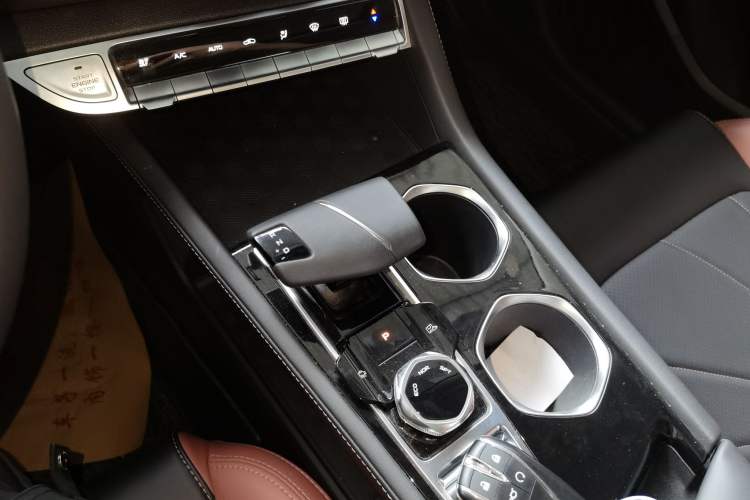 Used CHANGAN Eado 2023 Changan Edition PLUS Blue Whale NE 1.4T GDI DCT Prestige Version
