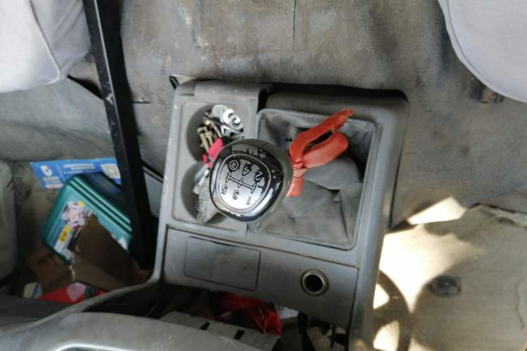 Used Jinbei Hiace 2011 2.0L 5th Generation Kuaiyunwang Standard Version 4G19 Gear Lever