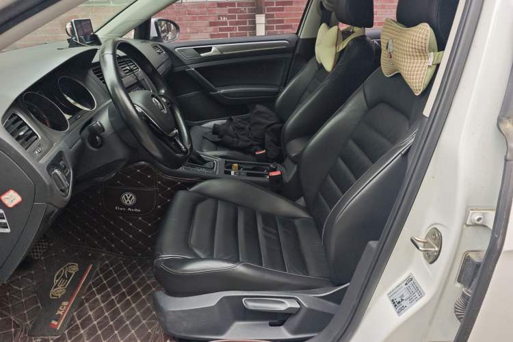 Used Volkswagen Golf 2015 1.4TSI Automatic Luxury Model Left Front Seat