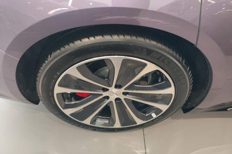 Used Hima Luxeed S7 2025 785 km Ultra Right Rear Wheel Hub