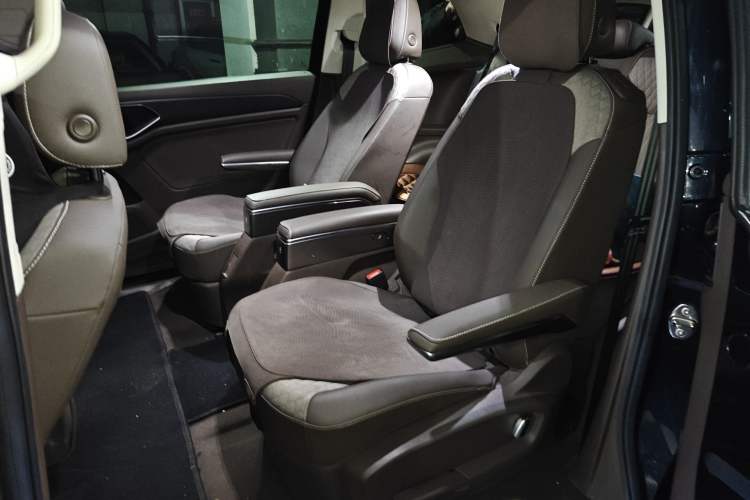 Used Volkswagen Viloran 2023 Revised 330TSI Business Edition Left Rear Seat