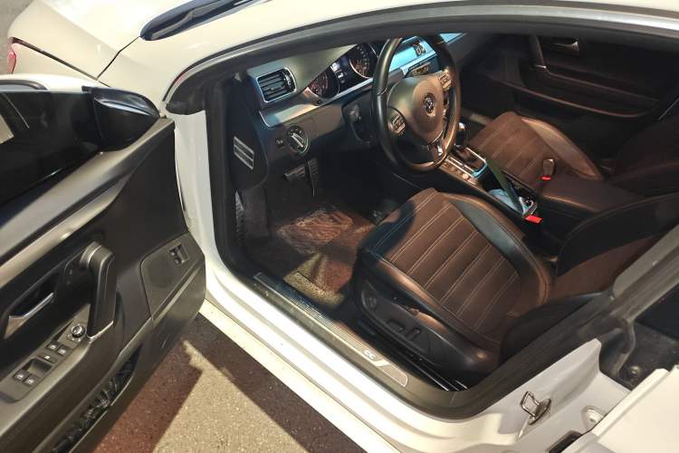 Used Volkswagen FAW-Volkswagen CC 2015 1.8TSI Luxury Model
