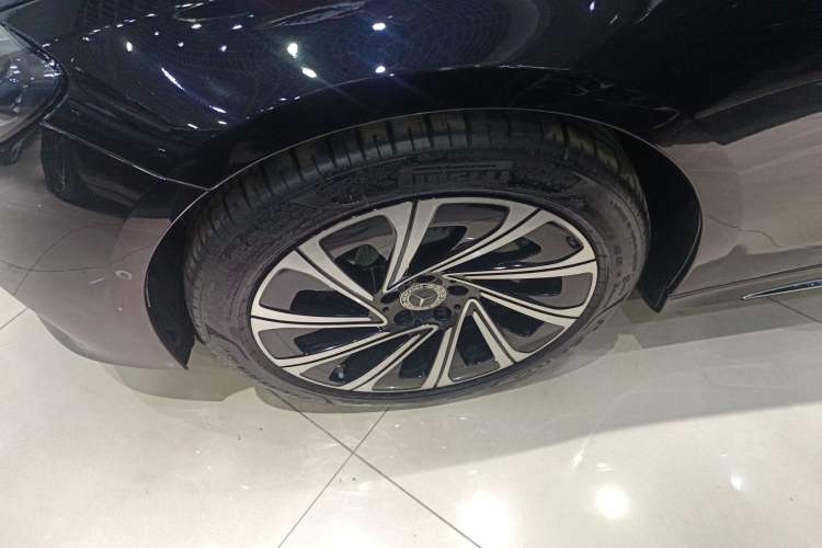 Used Mercedes-Benz E-Class 2025 E 300 L Luxury Model Left Front Wheel Hub