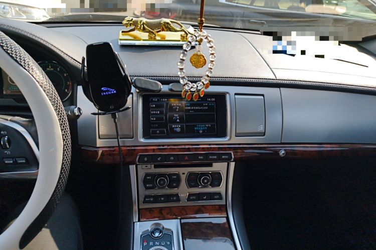 Used Jaguar XF 2015 XF 2.0T Luxury Edition Audio And AC Panel