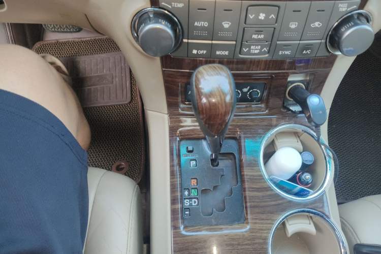 Used Toyota Highlander 2012 2.7L Two-Wheel Drive 7-Seater Luxury Edition
