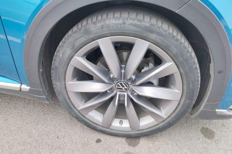 Used Volkswagen FAW-Volkswagen CC 2021 Estate Car 380TSI Vizion Edition Right Front Wheel Hub