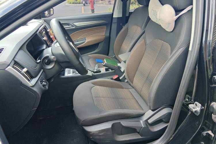 Used Roewe i6 2019 PLUS 1.6L Manual 4G Connected Deluxe Top-Tier Version