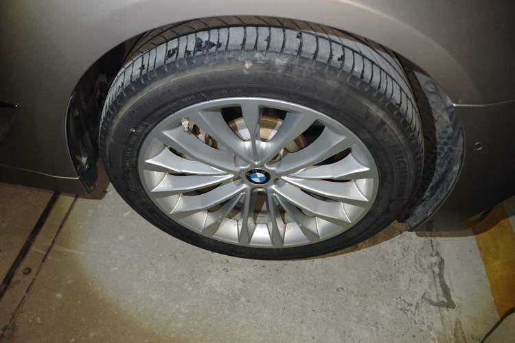 Used BMW 5 Series 2019 Facelifted 530Li Leading Edition Luxury Package Right Front Wheel Hub