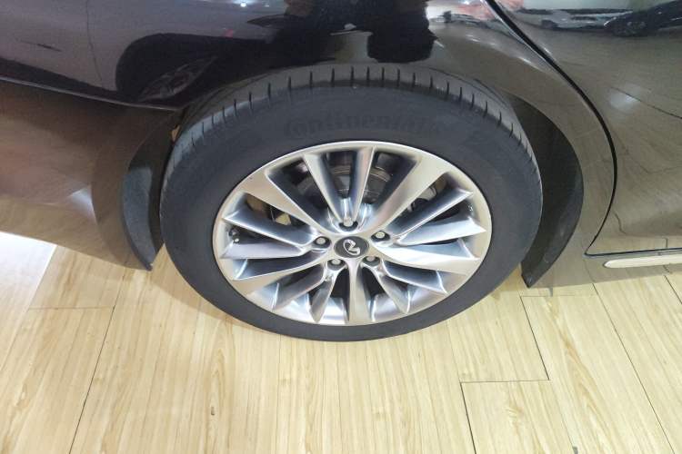 Used Infiniti Q50L 2018 2.0T Enjoyment Edition China V standard Right Rear Wheel Hub