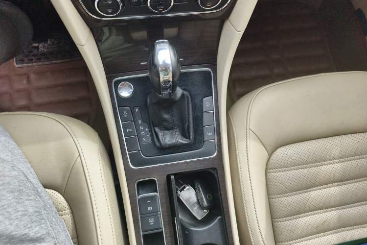 Used Volkswagen Passat 2014 1.8TSI DSG Prestige Edition Gear Lever