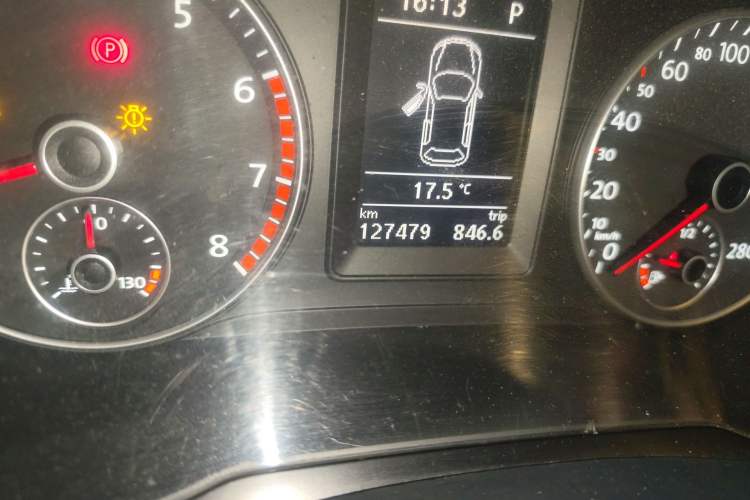 Used Volkswagen Scirocco 2010 2.0 TSI Sport Edition Odometer Close Up