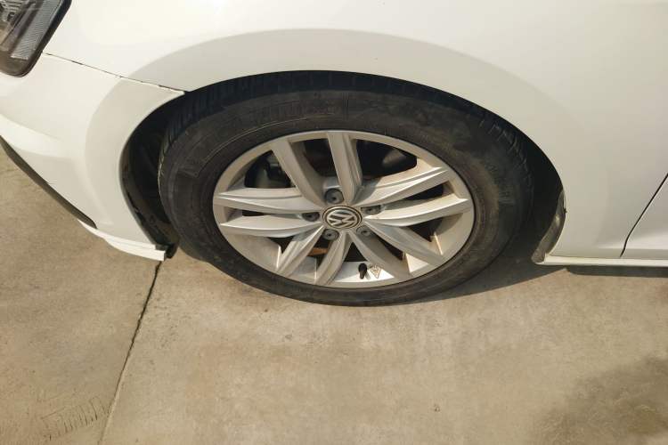 Used Volkswagen Golf 2018 230TSI Automatic Comfort Model Exterior 4