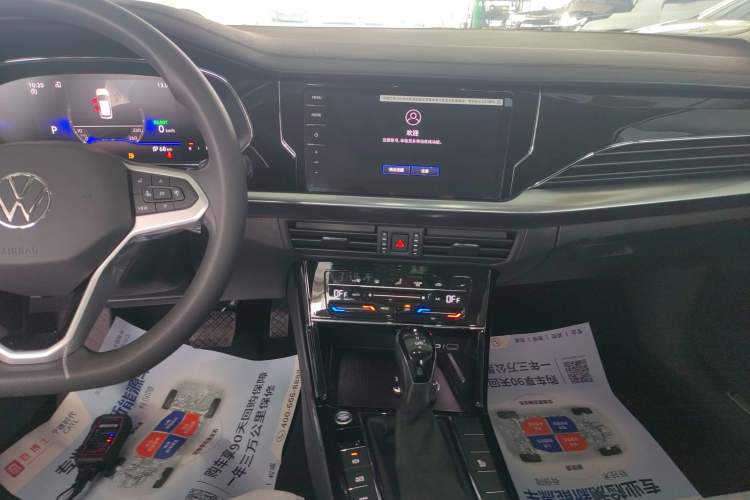 Used Volkswagen Passat New Energy 2025 430 PHEV Hybrid Business Edition Audio And AC Panel