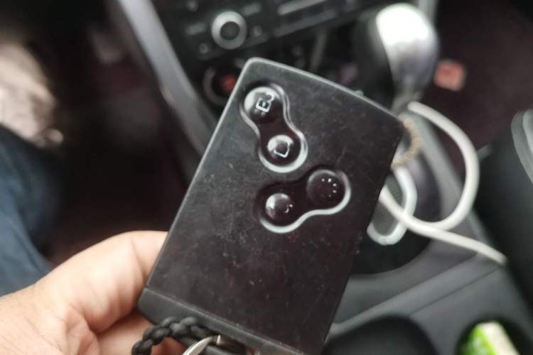 Used Renault Koleos 2014 Revised Version 2.0L Two-Wheel Drive Fashion Edition Vehicle Key