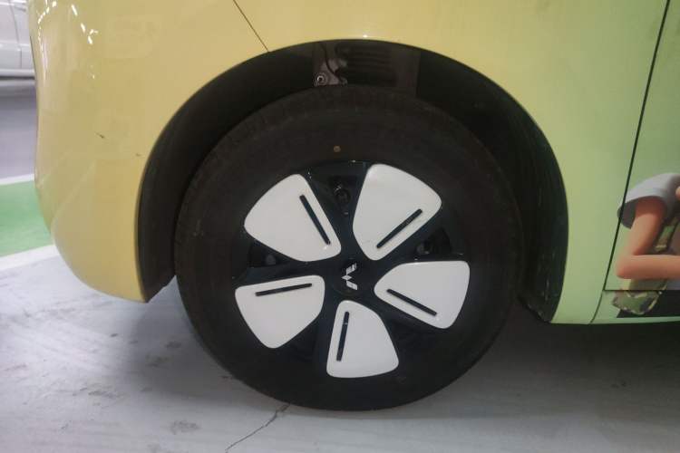 Used Wuling Hongguang MINIEV 2025 Four-Door Version Premium Edition Exterior 4