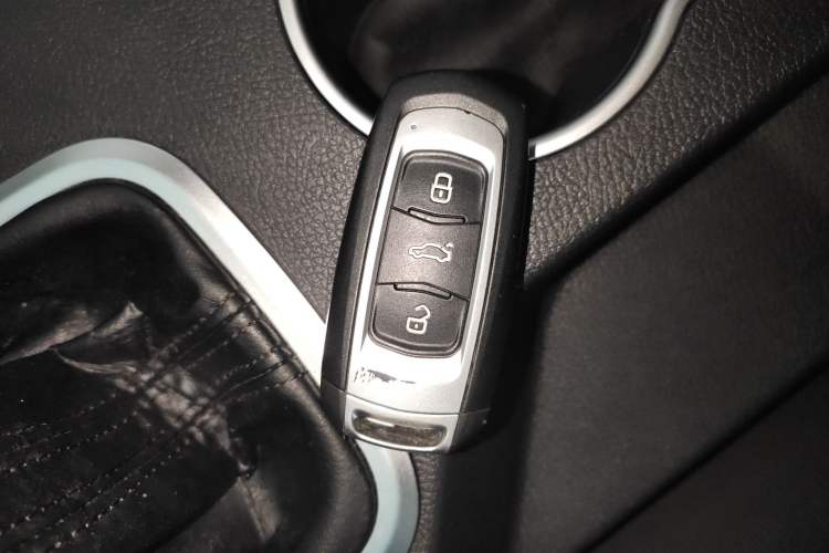 Used Geely Auto Vision X6 2016 1.8L Manual Luxury Model