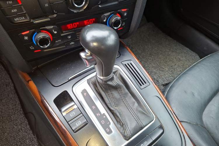 Used Audi A5 2010 2.0TFSI Cabriolet Gear Lever